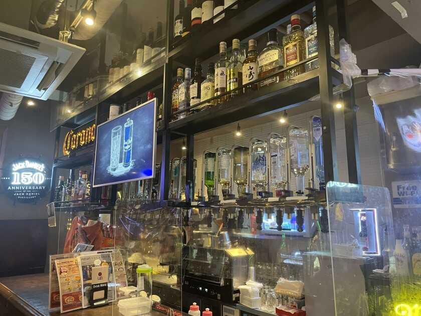 Lad's Dining 新宿西口ハルクの制服3