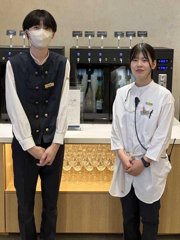 Terrace&Dining　ALLFLAGS　神戸メリケンパークオリエンタルホテルの制服2