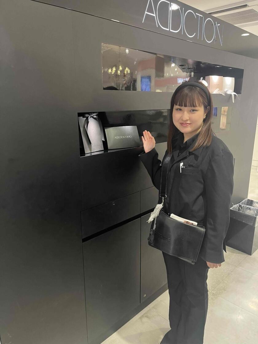 JILLSTUART Beauty・ADDICTION　町田店の制服1