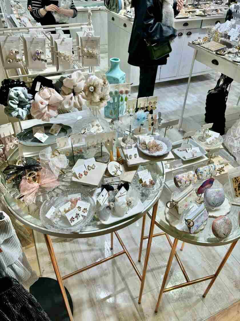 MARQUISE(マルキーゼ) ルミネエスト新宿店の制服4