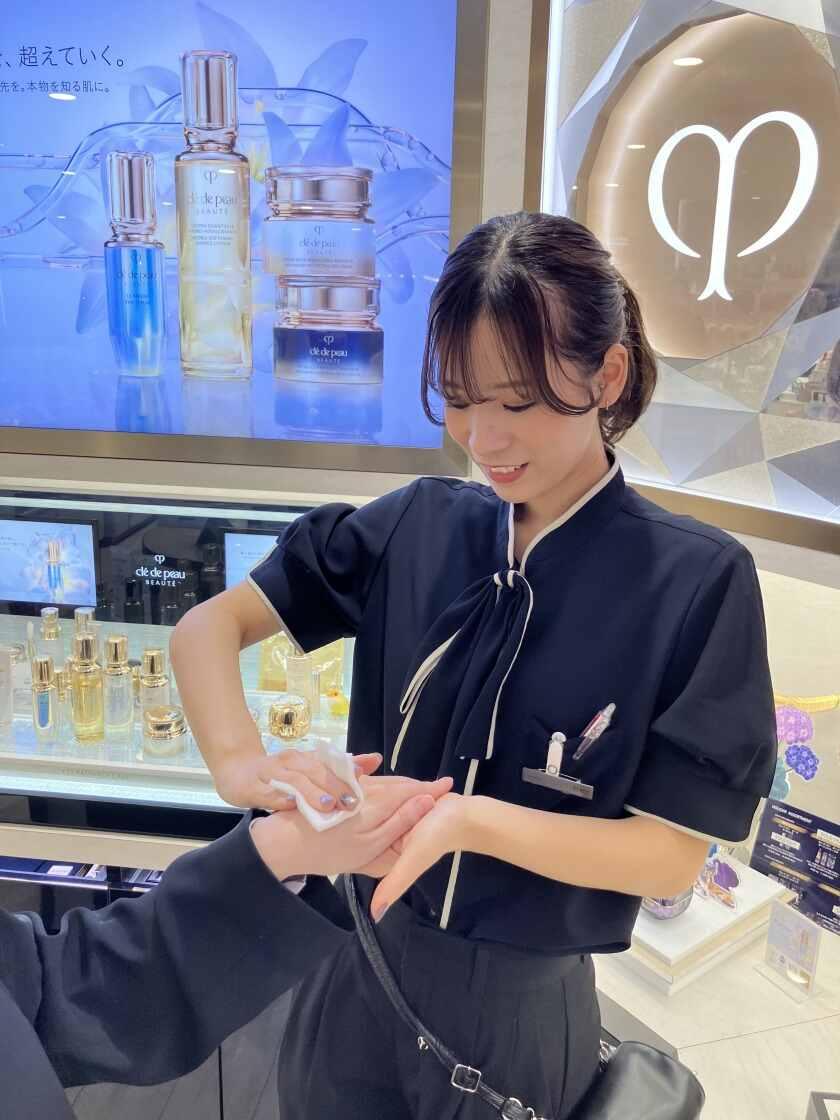 B-time ルミネ新宿店の制服1