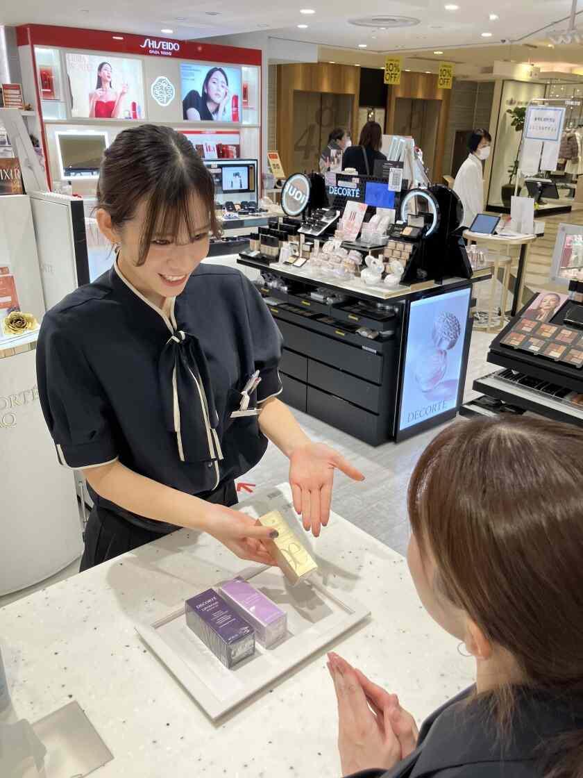 B-time ルミネ新宿店の制服2