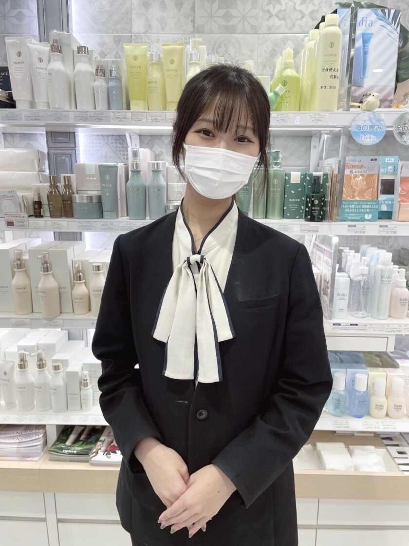 B-time ルミネ新宿店の制服3