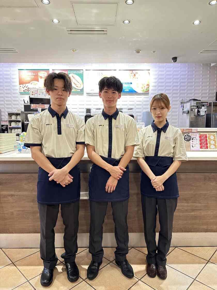 ドトールコーヒー横浜駅店の制服1