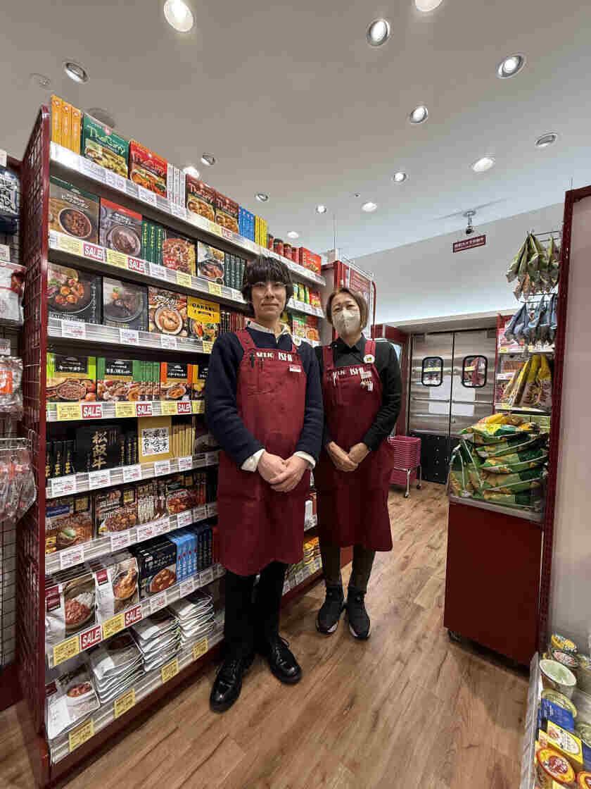 成城石井  CIAL桜木町ANNEX店の制服2