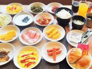 HOTEL AZ 愛媛東予店の制服4