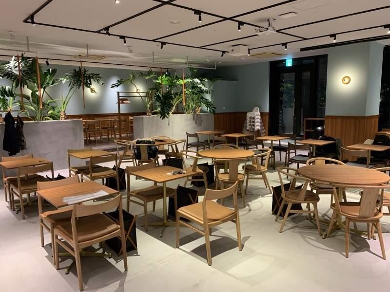 CAFFE OTTO.MOMOCHI-hama（カフェ オットー モモチハマ）の制服1