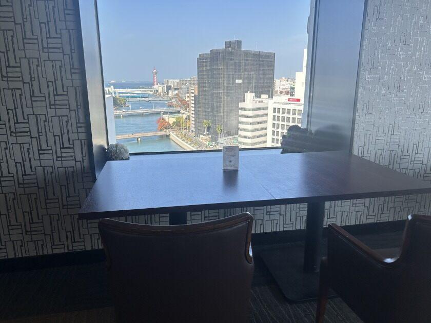 モーニングバイカフェオットーの制服5