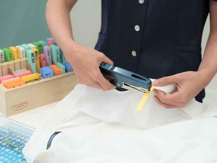 正栄クリーニング　アルプラザ香里園店の制服5