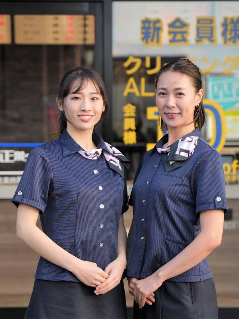 正栄クリーニング　ファミレ八幡店の制服1