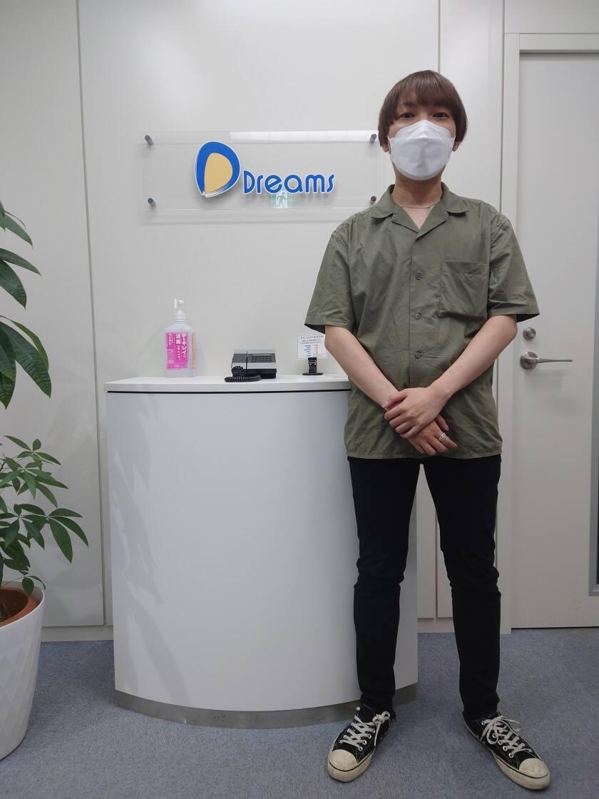 株式会社ドリームス　大森本社の制服2