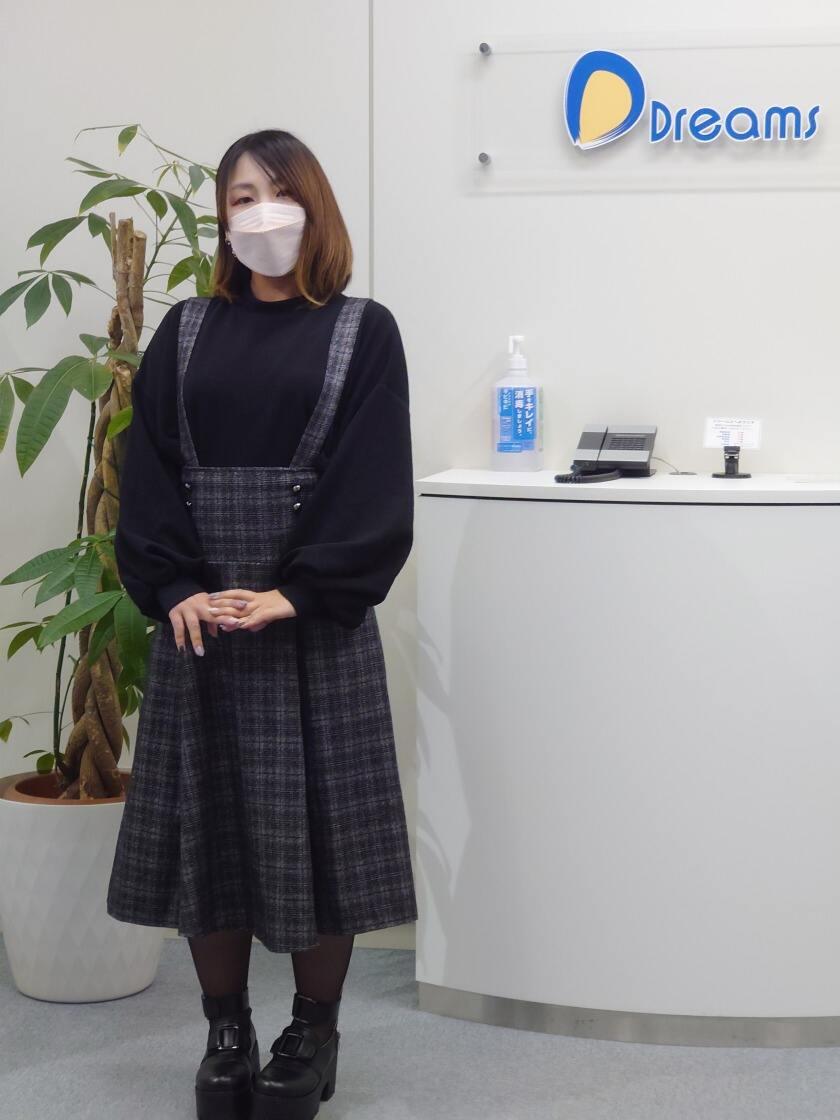 株式会社ドリームス　大森本社の制服1