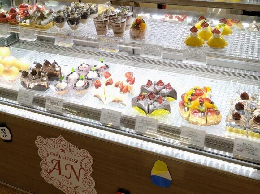 ケーキハウス・アン 夢の季 浅川店の制服2