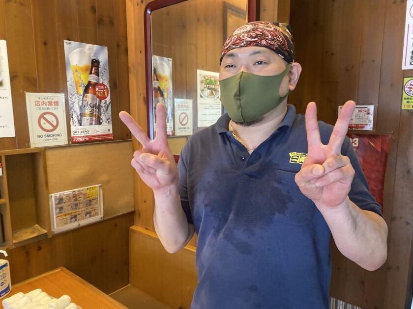 ラーメン二両半 鶴橋本店の制服2