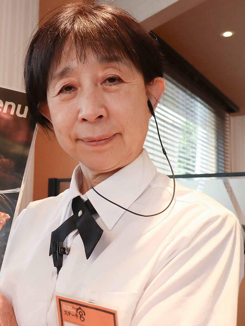 ステーキ宮　尼崎立花店の制服3