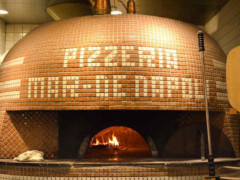 ピッツェリア マルデナポリ 上野毛店の制服3