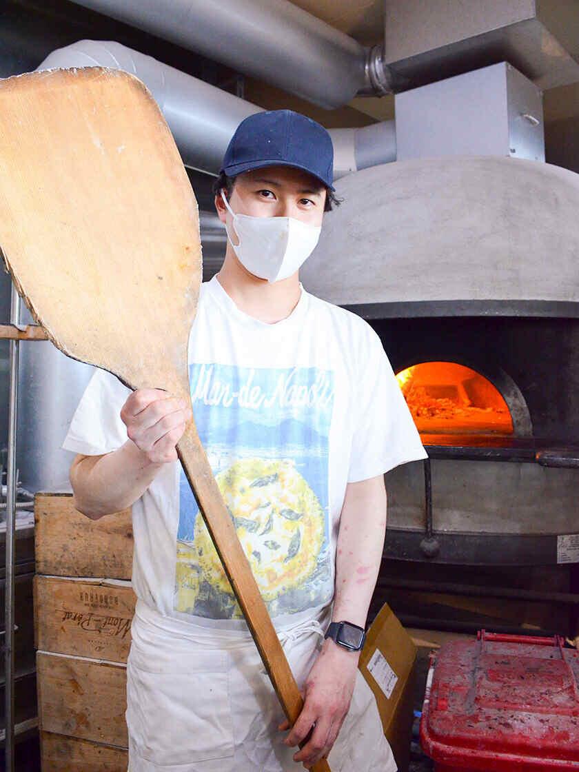 マルデナポリ横浜ベイクォーター店の制服3