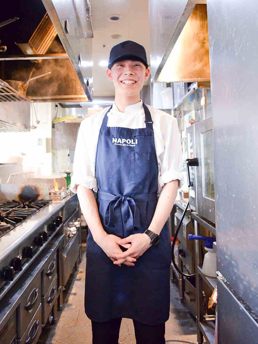 マルデナポリ横浜ベイクォーター店の制服2