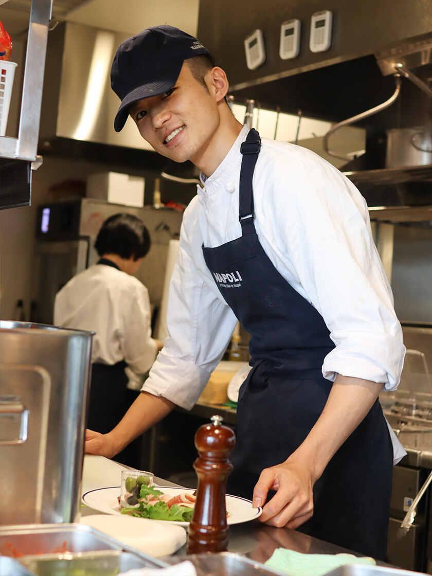 ピッツェリア　マルデナポリソラマチ店の制服2