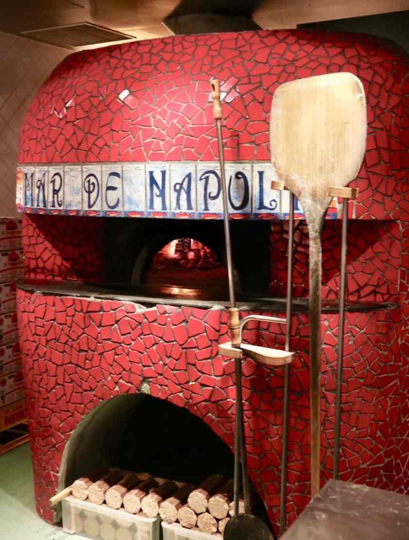 ピッツエリアマルデナポリ三鷹店の制服5