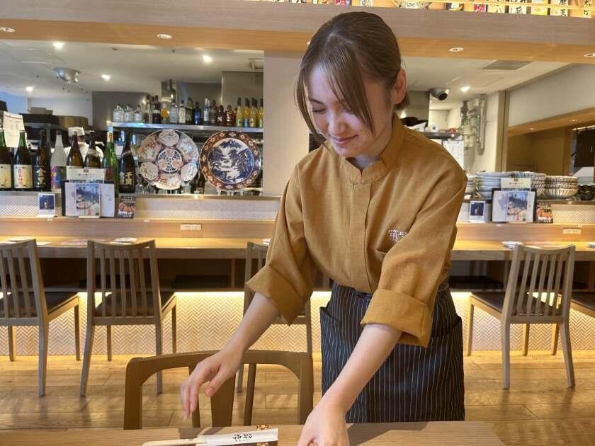 九州酒場『筑紫（つくし）』 KITTE大阪 4階の制服1