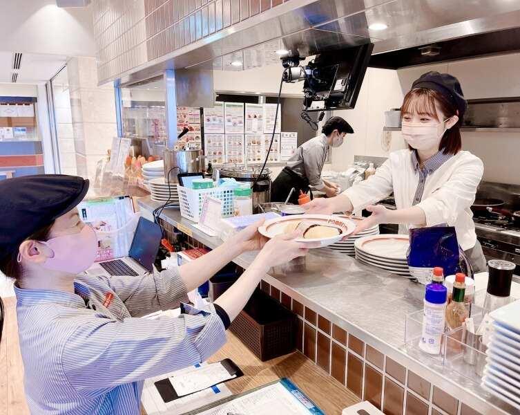 創作オムライスレストラン　ポムの樹リバ―ウォ―ク北九州店の仕事画像2