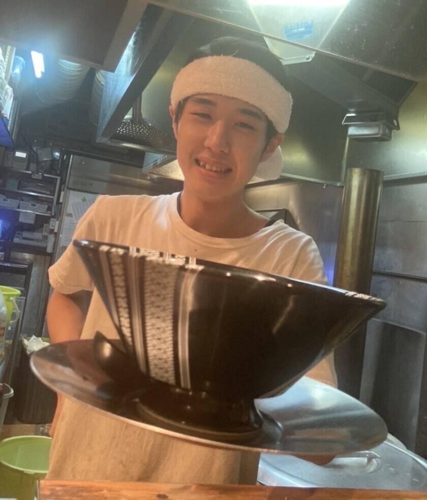 博多一双　祇園店の制服4