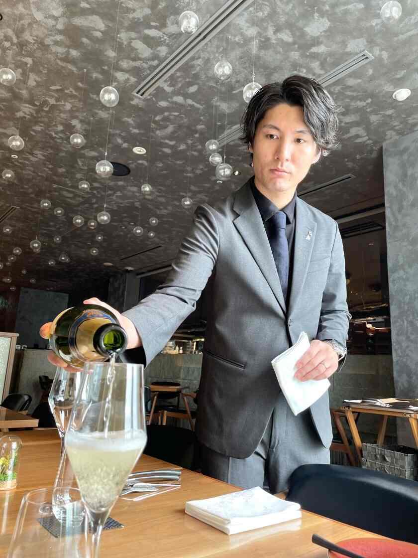 エ・オ　ベルナール・ロワゾー・スィニャテュールの制服3