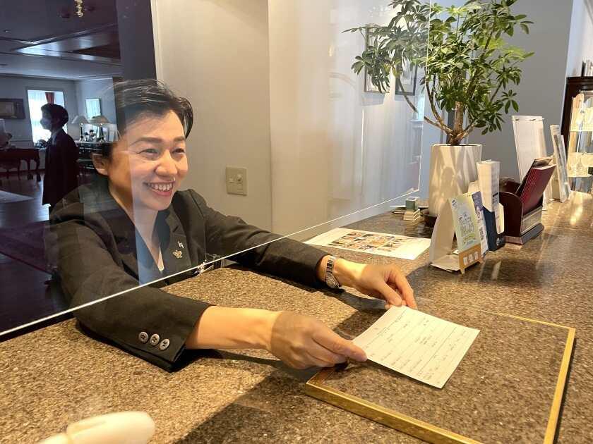 神戸北野ホテル　アッシュイグレックの制服3