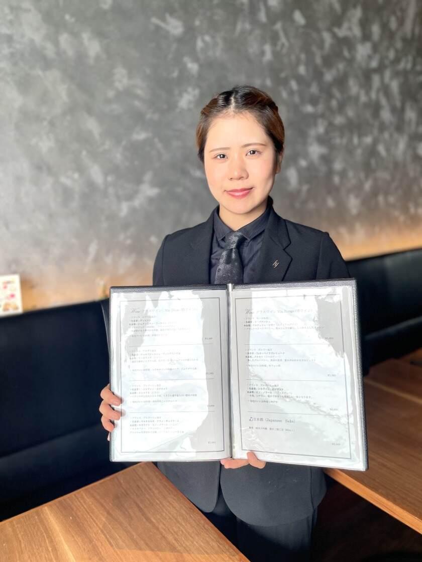 エ・オ　ベルナール・ロワゾー・スィニャテュールの制服2