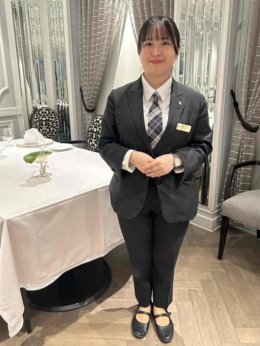 神戸北野ホテル　アッシュイグレックの制服3