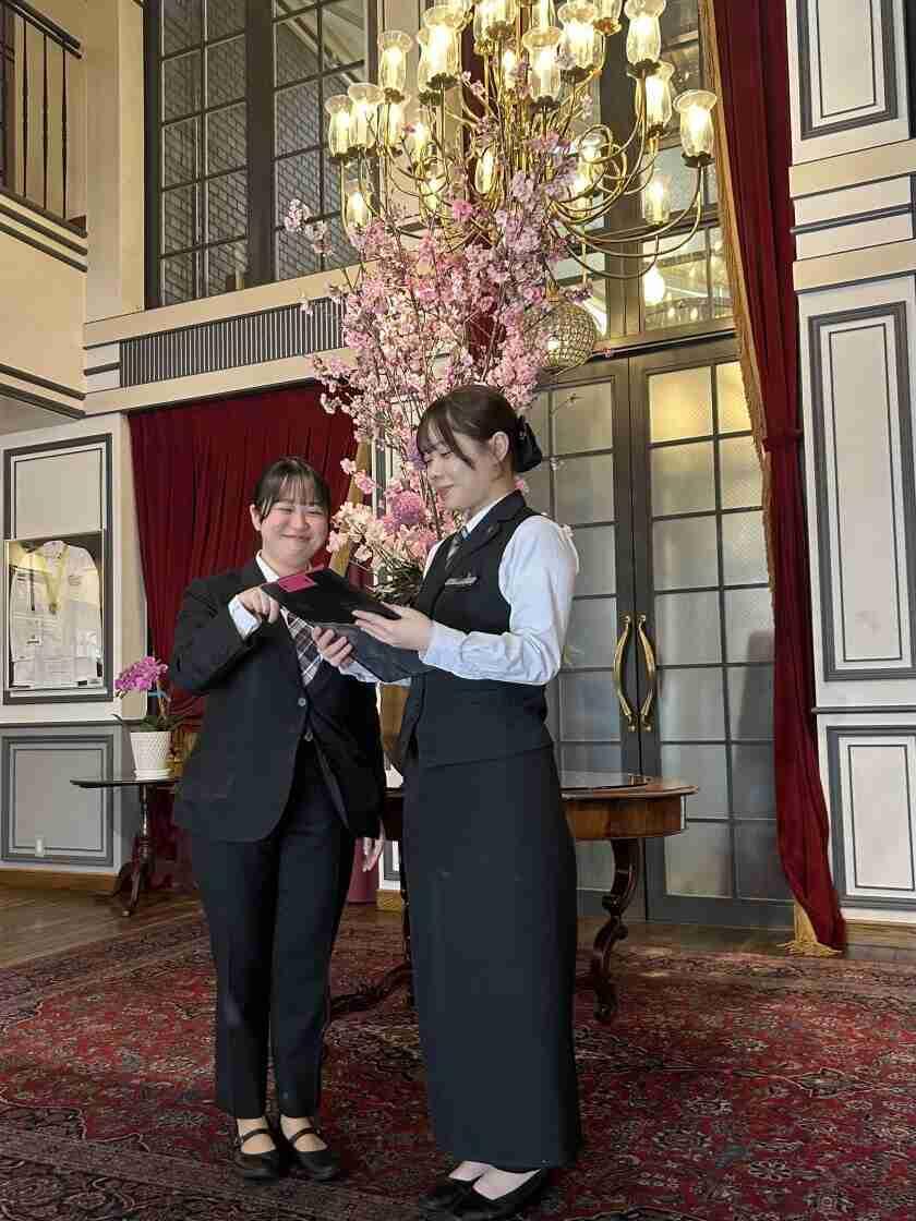 神戸北野ホテル　アッシュイグレックの制服1