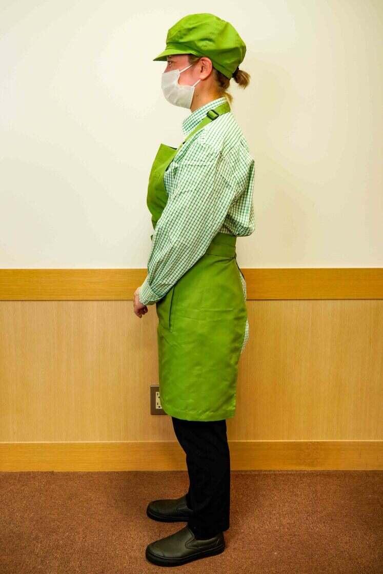 魚とめし　外務省本庁店の制服2