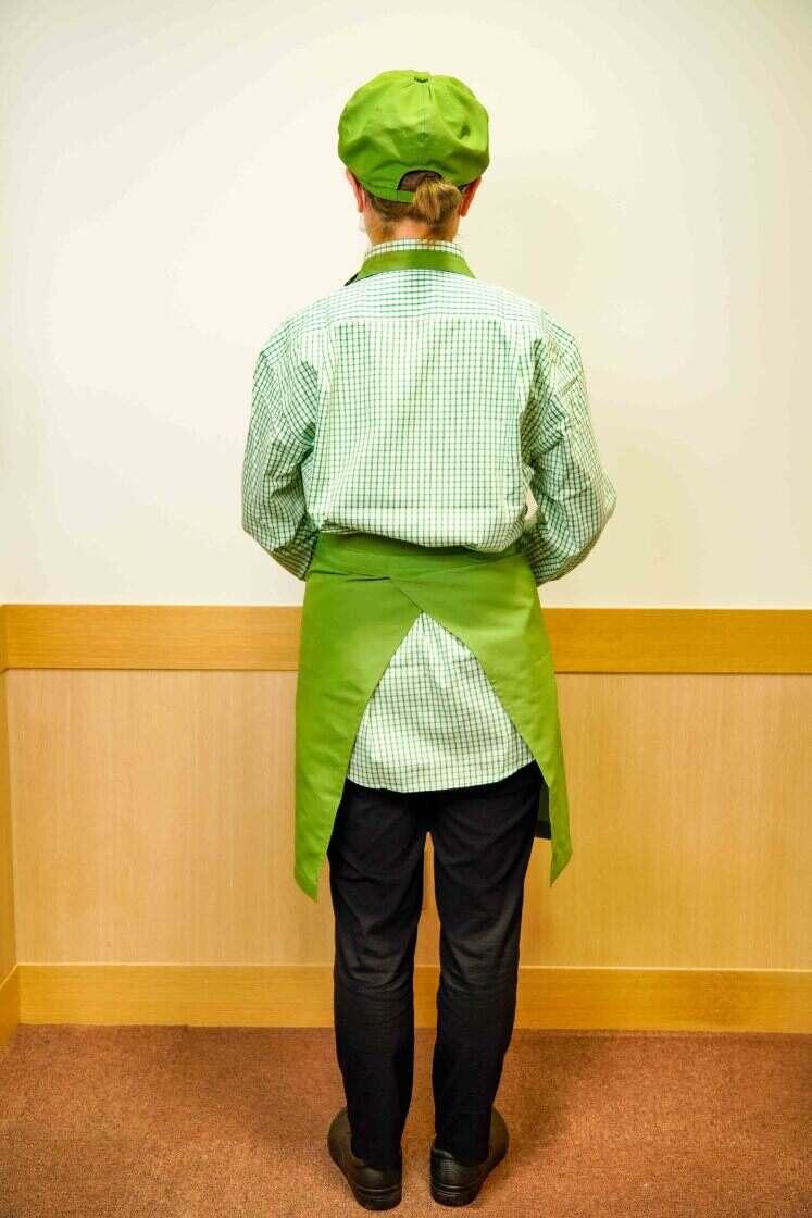 魚とめし　外務省本庁店の制服3