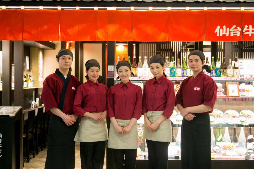 牛たん福助 高知店の制服5