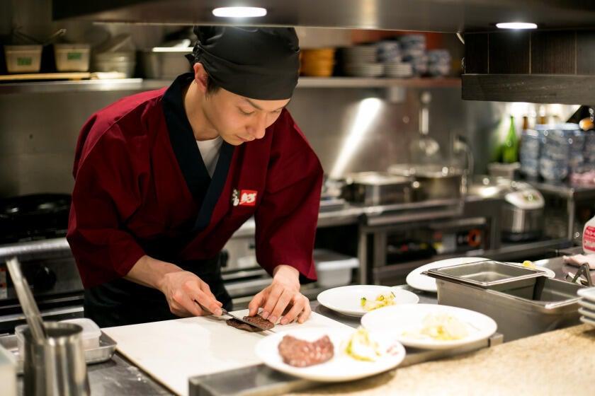 牛たん福助 高知店の制服6