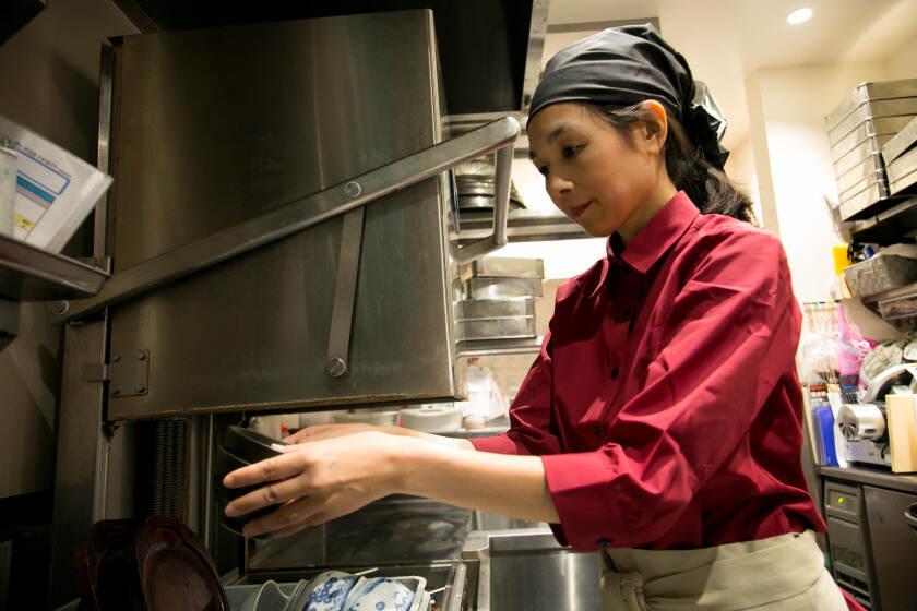 牛たん福助 高知店の制服3