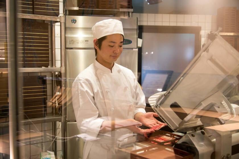 しゃぶしゃぶ美山 イオンモール津山店の制服2