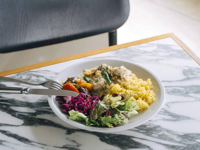 DEAN & DELUCA CAFE FE名城公園店の制服3