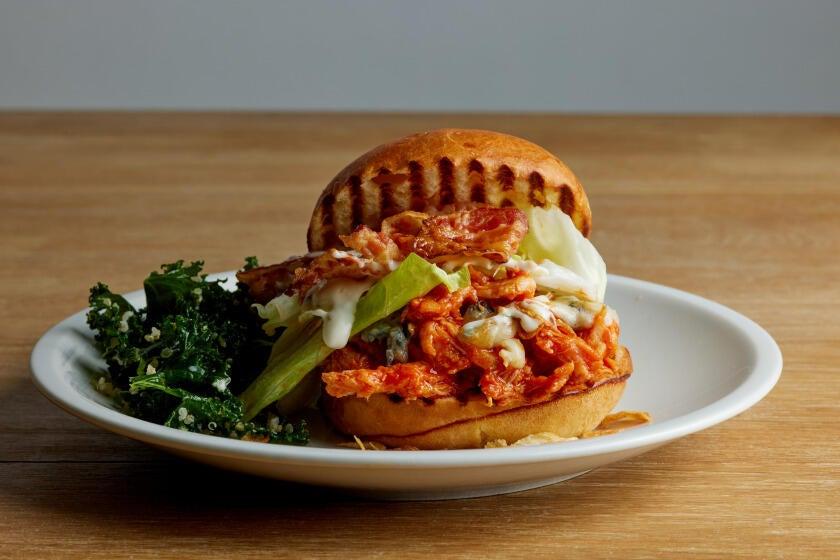 DEAN & DELUCA CAFE FE名城公園店の制服4