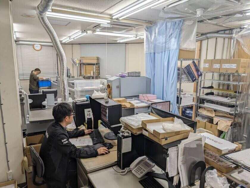 株式会社大阪フォトサービス　の制服2