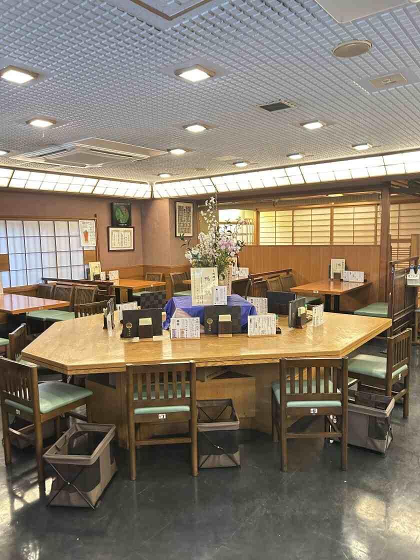 更科堀井　麻布十番本店の制服3