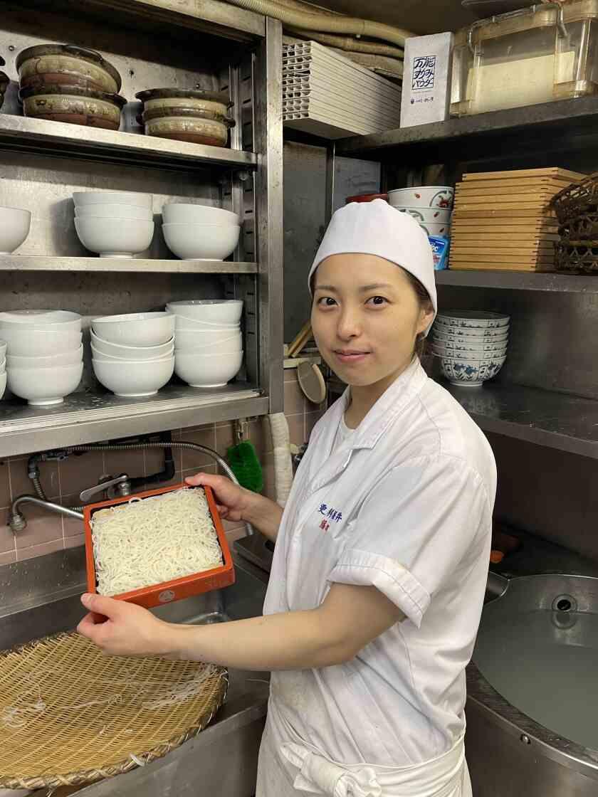 更科堀井 麻布本店の制服1