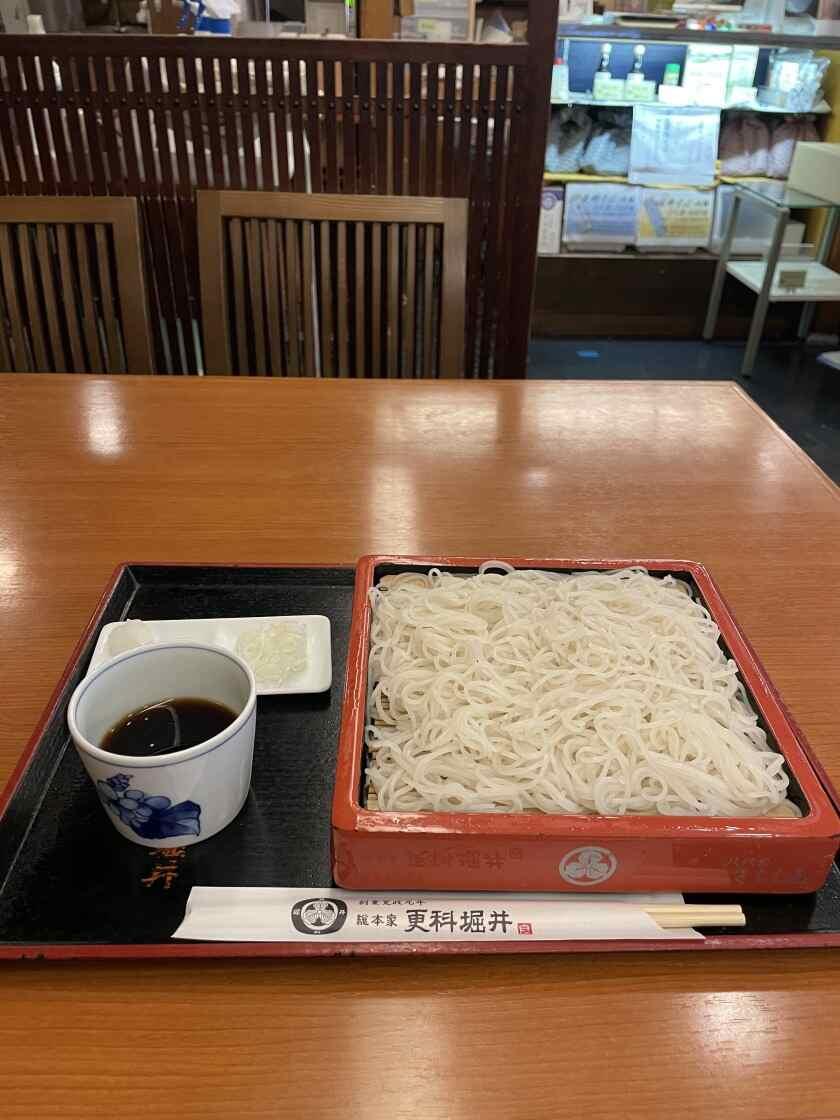 更科堀井 麻布本店の制服5