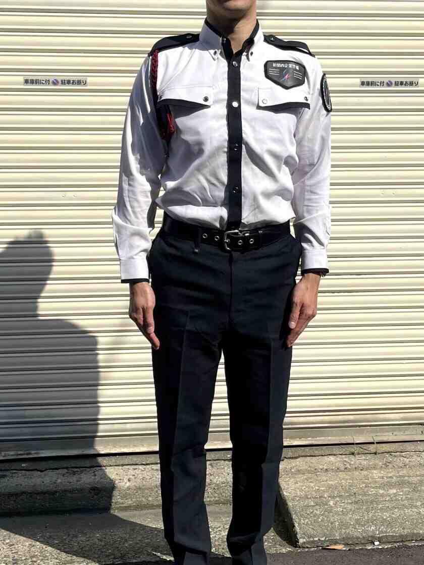 新関西企業警備株式会社　採用担当の制服2