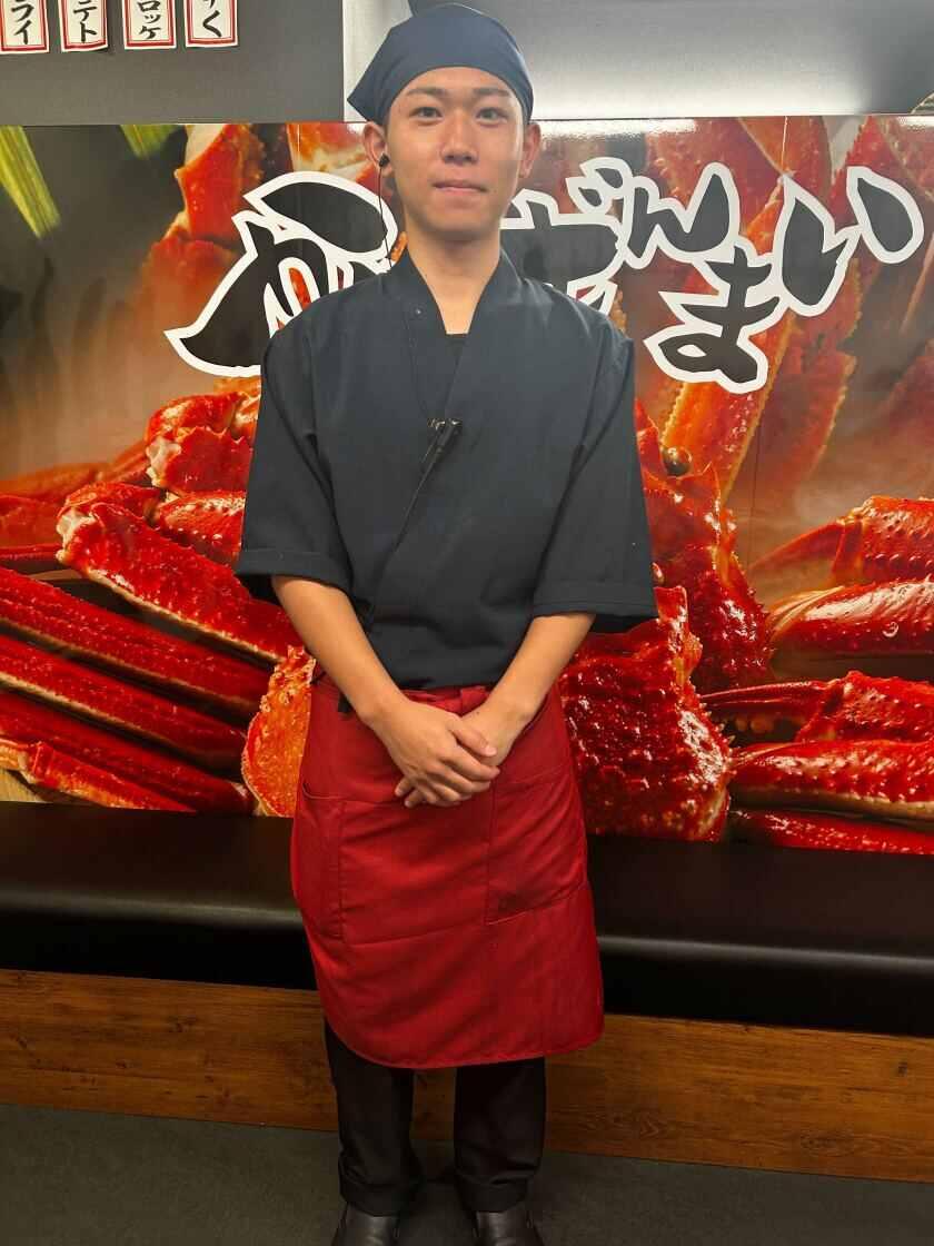 かにざんまい新宿店の制服5