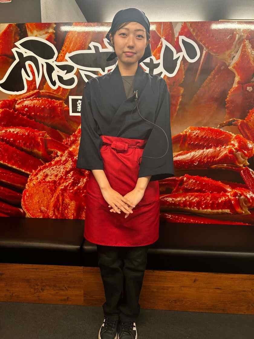 かにざんまい新宿店の制服6