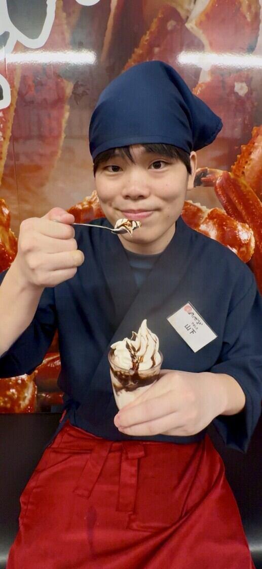 かにざんまい新宿店の制服3