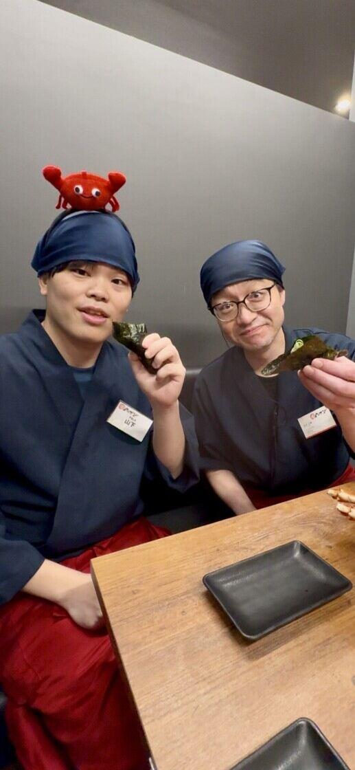 かにざんまい新宿店の制服2