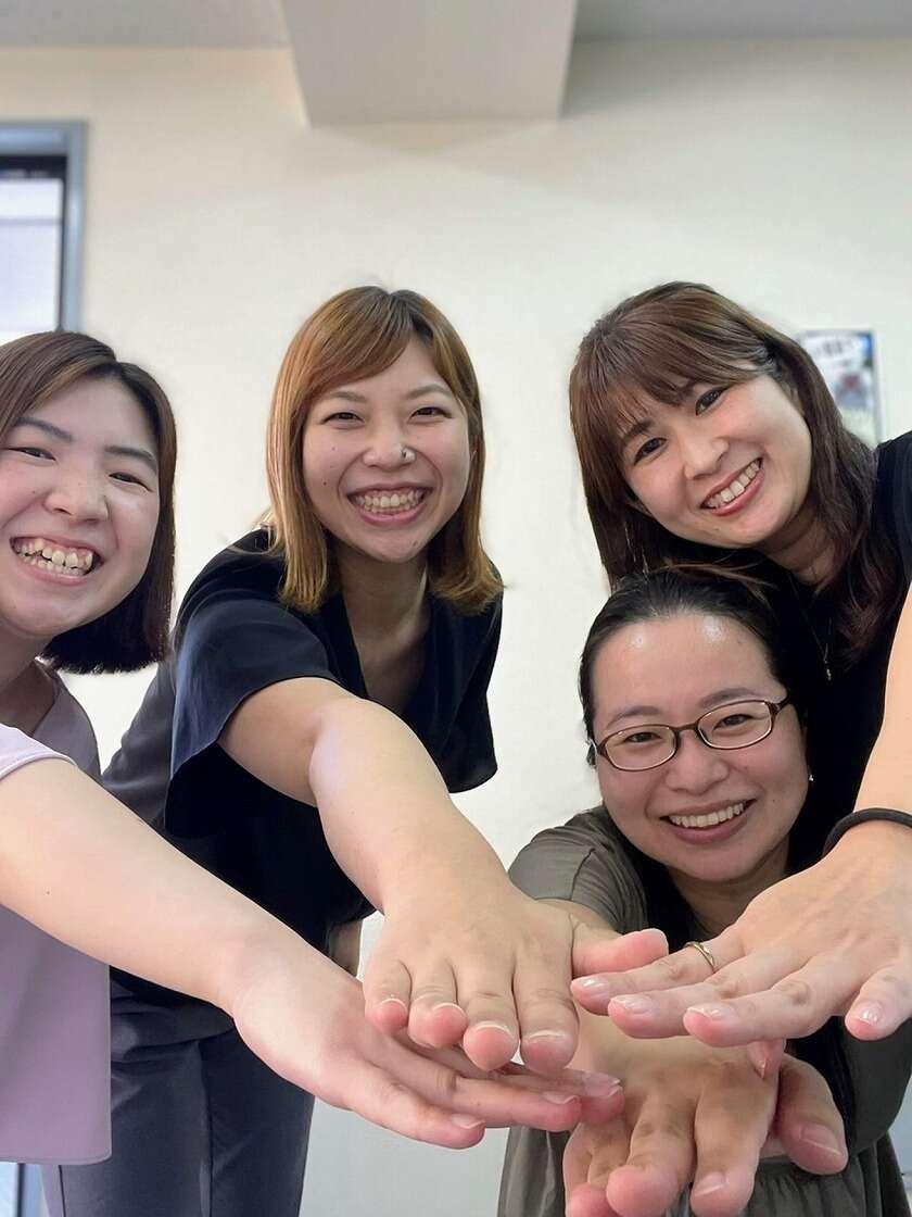 ログロール福岡支店の制服3